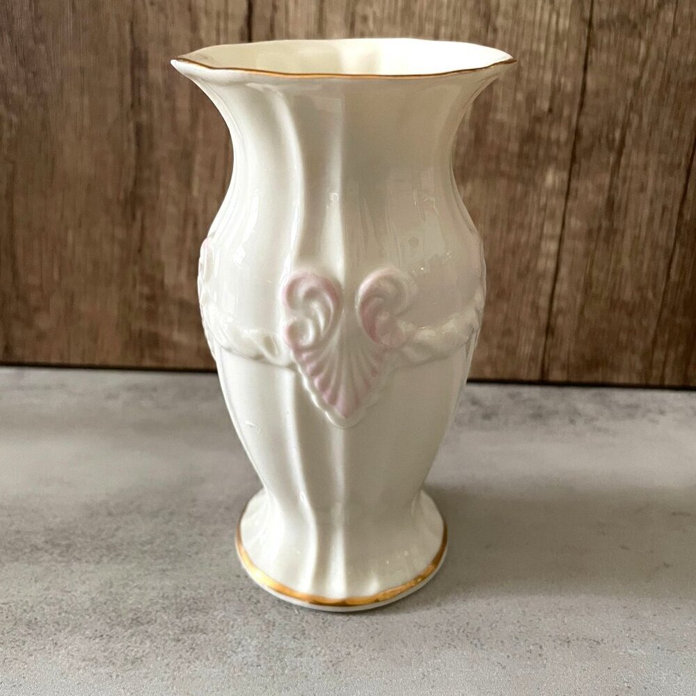 Belleek Georgian Shell 4-5/8" Bone China Vase Ireland Cream Embossed Pink Shells